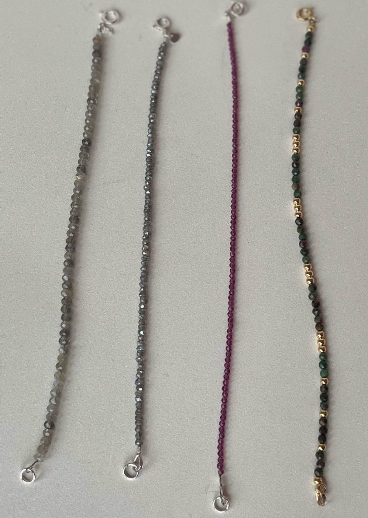 Perlenarmband aus Halbedelsteinen