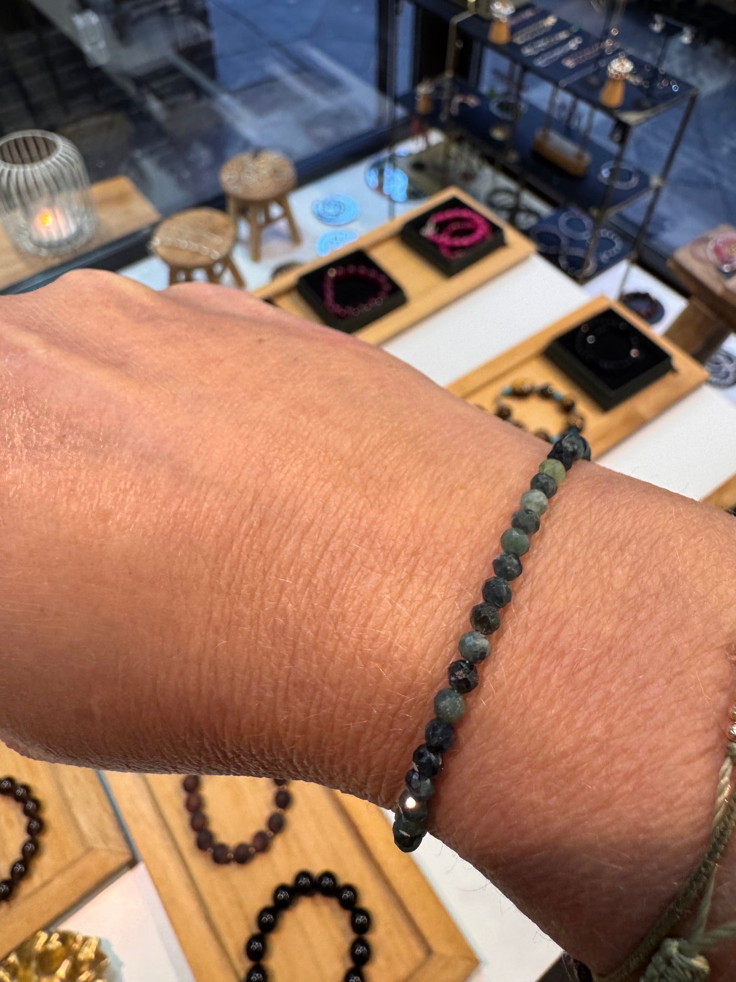 Perlenarmband aus Halbedelsteinen